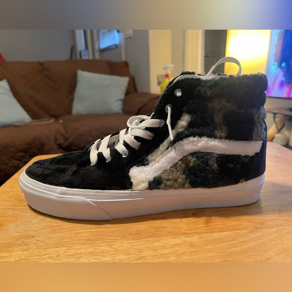 🥑Vans Sk8-Hi (Sherpa) Camo/Black Women’s Size 10